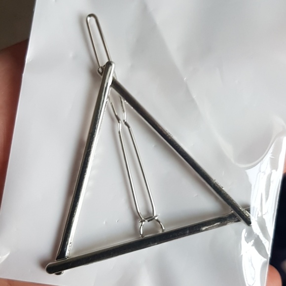 Minimalist triangle hair clip - Picture 2 of 3